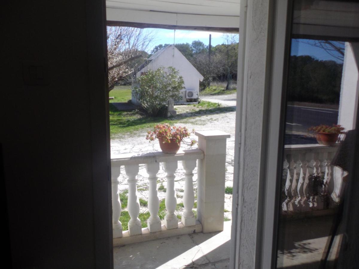 Auberge Des Garrigues Ним Экстерьер фото
