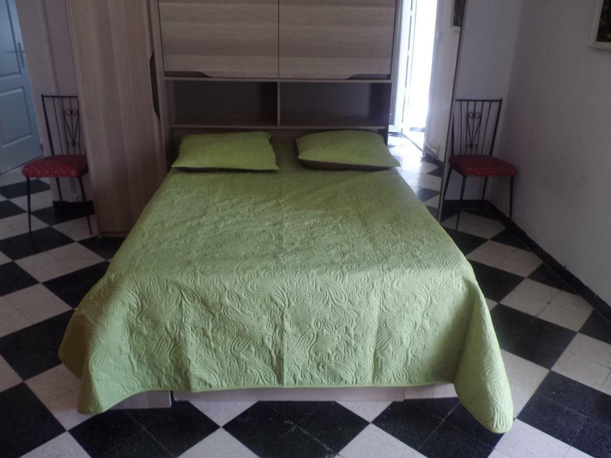 Auberge Des Garrigues Ним Экстерьер фото
